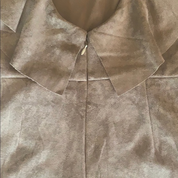 Velvet Ruffle Romper - Picture 3 of 4